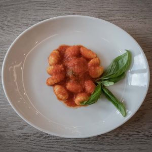 Gnocchi di patate al pomodoro e basilico