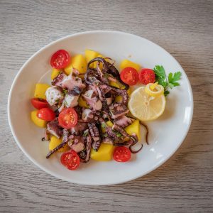 Insalata di polpo con patate alla curcuma
