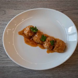 Polpette con cipolla e pomodoro