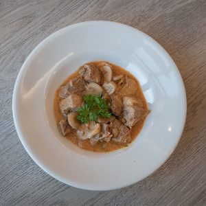 Spezzato di vitello con funghi